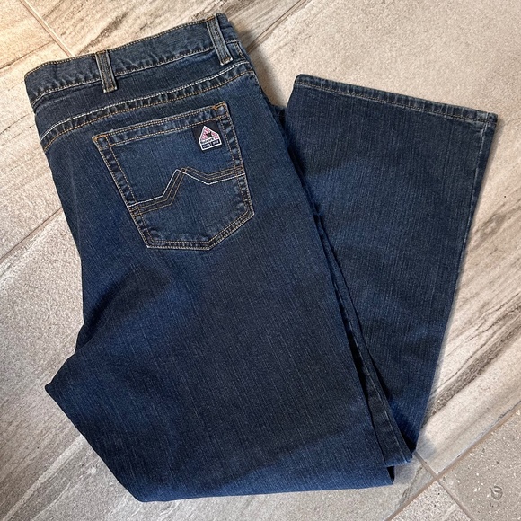 Men’s Bulwark flame resistant relaxed fit bootcut jean with stretch size 48 x 32 - Picture 1 of 5